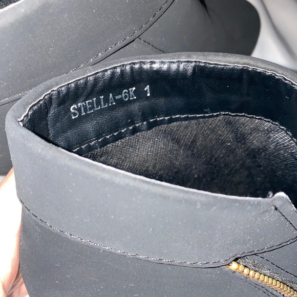 Cute Black Booties Size 1 - Picture 14 of 16